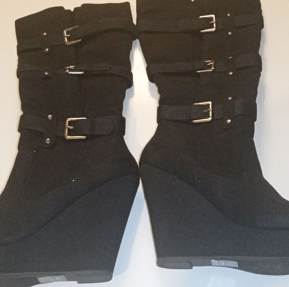 DeliciousWomen boots size 9